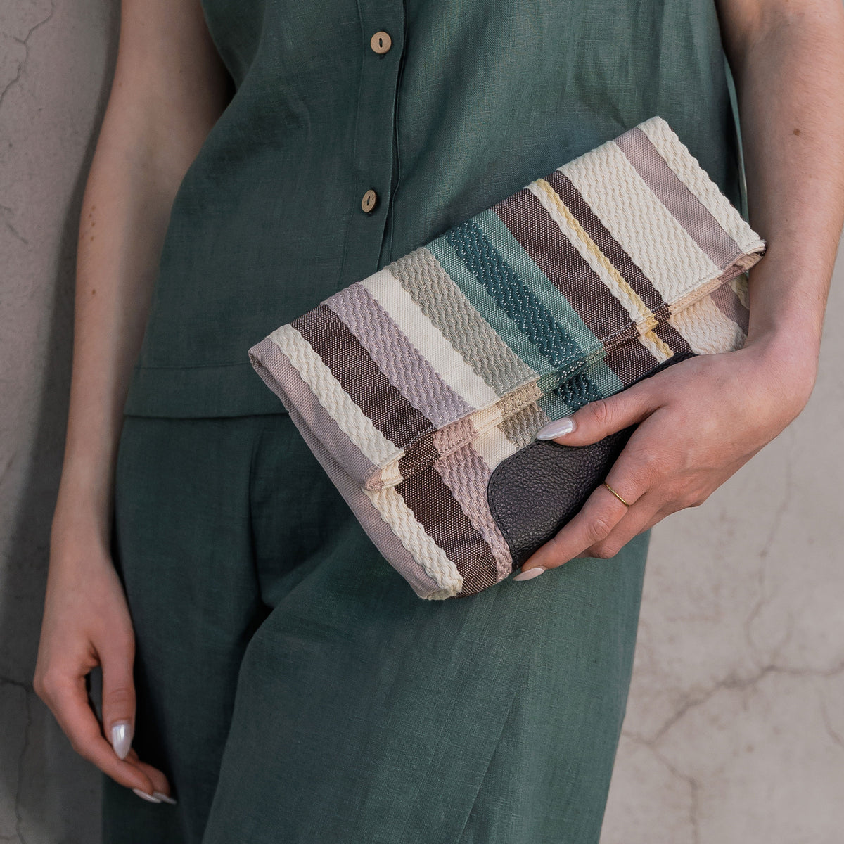 Isabela Clutch