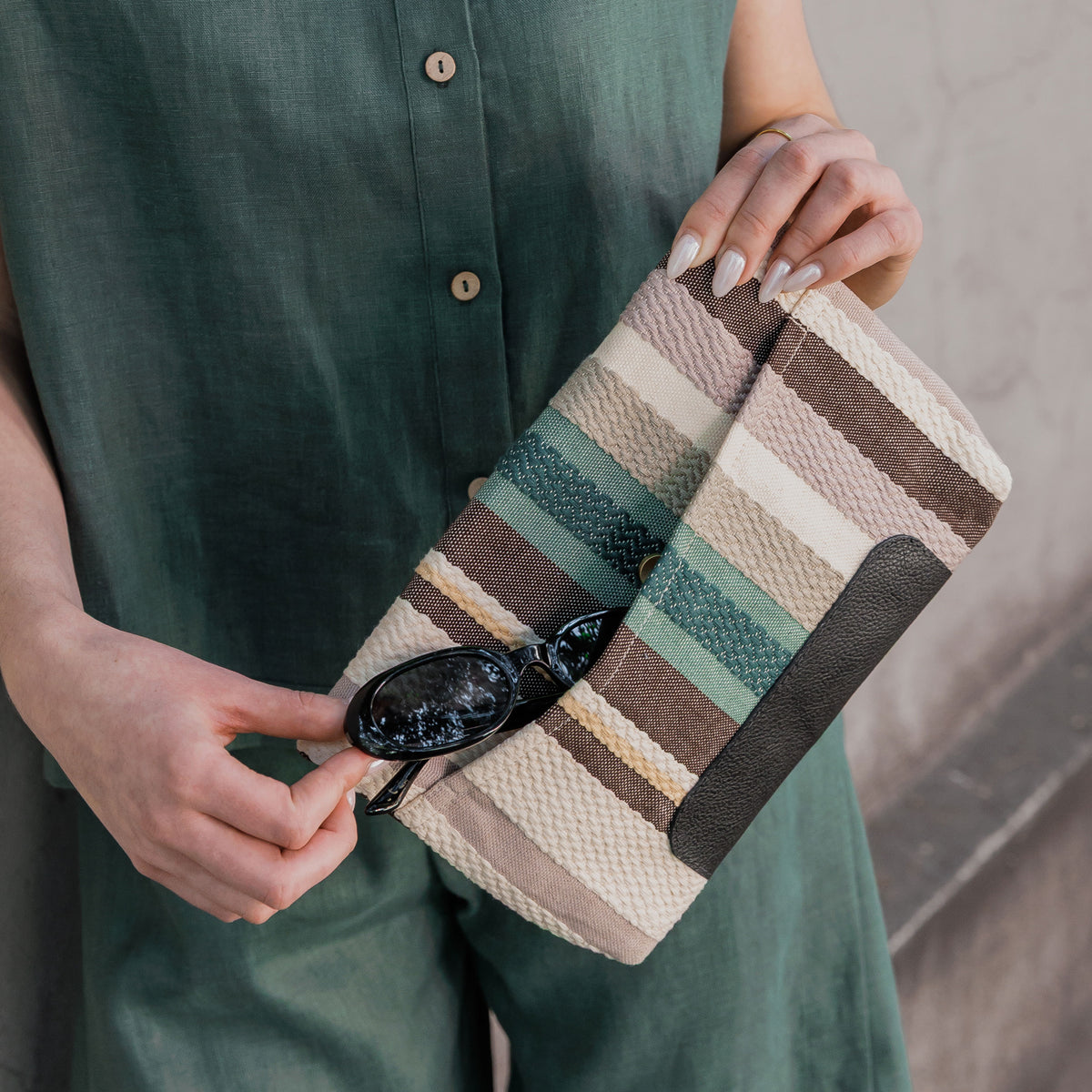 Isabela Clutch